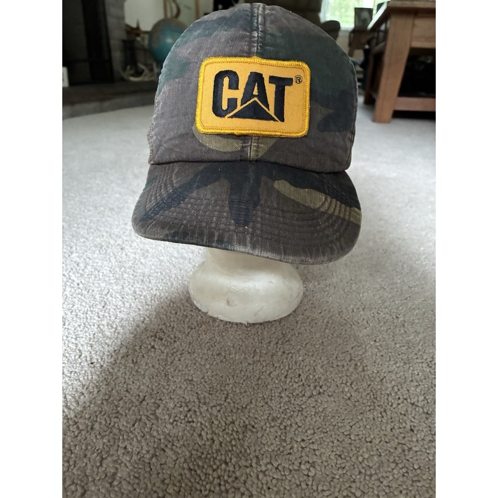Vintage Caterpillar trucker hat features a yellow patch with the black CAT Logo
